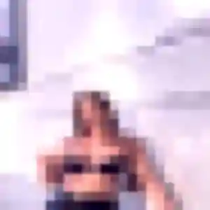 Brune, 23 ans, en ligne à Arles pour un rencontre sexe