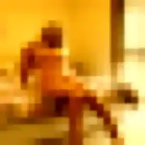Ulrike, 21 ans, en ligne à Bayeux pour une rencontre coquine