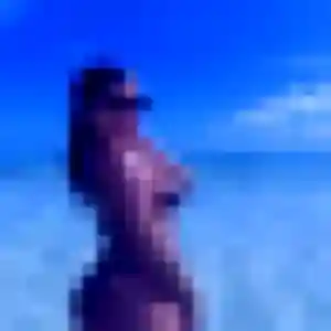 Rania, 25 ans, en ligne à Carmaux pour une rencontre coquine