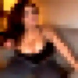 Honorine, 28 ans, connectée à Decazeville pour un rencontre sexe