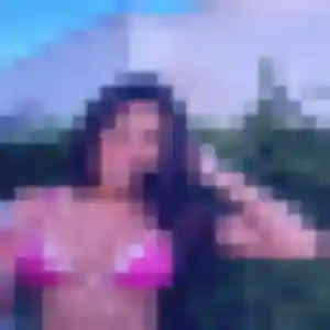 Flore, 22 ans, connectée à Épône pour un rencontre sexe