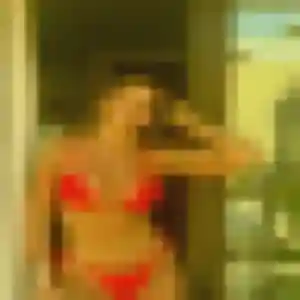 Imane, 19 ans, en ligne à La Grand-Croix pour une rencontre coquine