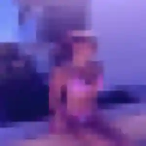 Daphne, 23 ans, connectée à Saint-Zacharie pour un rencontre sexe