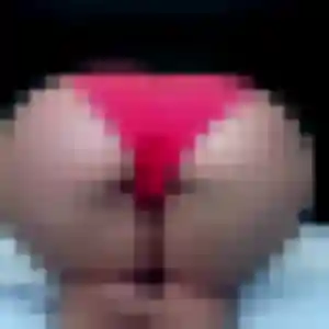 Kenza, 33 ans, connectée à Ville-la-Grand pour une rencontre coquine